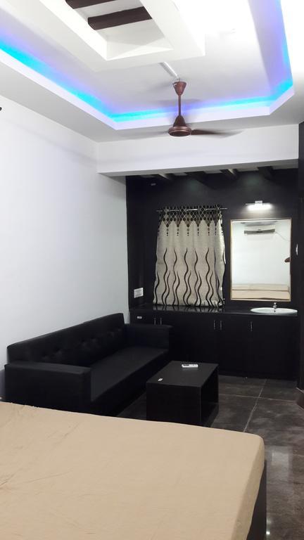 Srirangam Suit Rooms Tiruchirappalli Kültér fotó